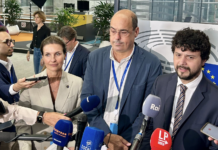 Vicentina Alessandra Moretti vice capo delegazione e Nicola Zingaretti capo delegazione PD al Parlamento Europeo: dichiarazioni e obiettivi Alessandra Moretti, Nicola Zingaretti (vice e capo delegazione PD) e Brando Benifei, presidente della delegazione Ue-Usa dell'Eurocamera, davanti alla stampa al Parlamento europeo