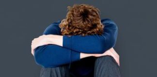 Allarme disagio mentale tra i giovani, sos raddoppiati: 1 su 3 tra gli under 30