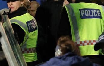 Attacco con coltello in treno, diversi feriti e due arresti nel Regno Unito