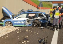 SPV, auto piomba su pattuglia Polizia Stradale sul luogo dopo incidente. Fsp Polizia solidale con colleghi: “loro specialità paga tributo più alto di vite” Auto della Polizia stradale di Vicenza travolta mentre effettuava rilievi