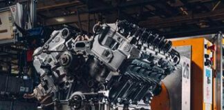 Bentley Flying Spur: un nuovo propulsore ibrido