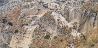 Campi Flegrei, crolla costone a Monte di Procida: paura tra i bagnanti a Miliscola