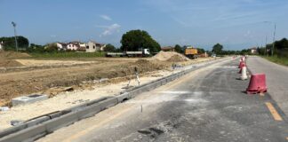 Proseguono i lavori per la ciclopedonale in via dalla Scola che collegherà strada Bertesina al quartiere di San Pio X ciclopedonale via Dalla Scola