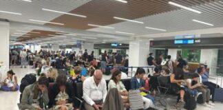 Caos voli, ritardi e cancellazioni in aeroporti milanesi: ultime news