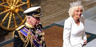 Compleanno di lavoro per Camilla, al fianco di Carlo in Parlamento