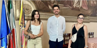 Due studentesse francesi a Vicenza per stage legato a gemellaggio con Annecy: un mese presso ALDA ed H-Farm ospitate da famiglie vicentine Due studentesse francesi a Vicenza per stage legato a gemellaggio con Annecy, al centro cons. delegato Elia Pizzolato