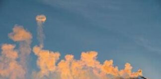 Etna, allerta gialla per la colata di lava: “Non c’è pericolo per centri abitati”