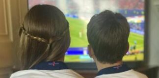 Euro 2024 e la foto-omaggio dei principi di Galles con Charlotte e Louis incollati alla tv