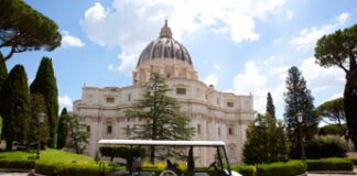 Exelentia consegna in Vaticano prima navetta elettrica 8 posti per mobilità ridotta