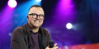 Gigi D’Alessio papà per la sesta volta, è nata Ginevra