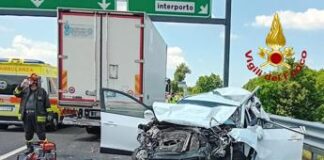 Grave incidente sull’A4 tra gli svincoli dell’allaccio dell’A13 e Padova Est, un morto e 7 feriti: autostrada bloccata