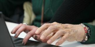 Indagine Inca Cgil-Fdv: “Italiani in difficoltà, 92% non in grado di svolgere pratiche online”