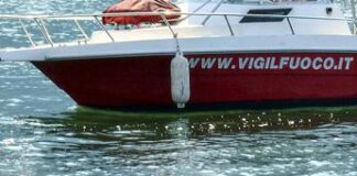 Lago di Como, noleggiano barca per fare il bagno al largo: lui muore a 22 anni, salvata la ragazza
