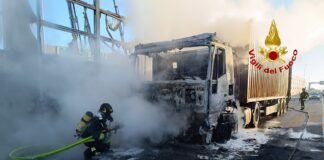 Montecchio Maggiore, camion prende fuoco in A4: nessun ferito. Intervento dei vigili del fuoco Montecchio Maggiore camion fuoco A4