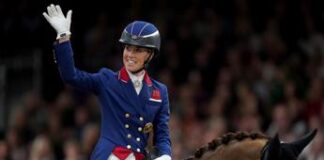 Parigi 2024, stella del dressage rinuncia alle Olimpiadi: ha ‘picchiato’ un cavallo