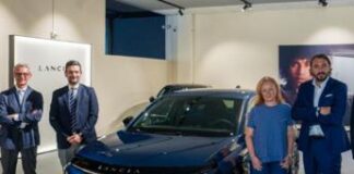 Parte il Rinascimento Lancia, consegnata a Ivrea la prima Nuova Ypsilon