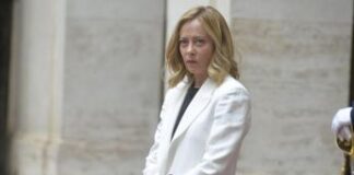 Post contro Meloni, Rai valuta possibili conseguenze per l’autore di ‘Affari Tuoi’