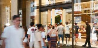 Saldi, dai cambi allo sconto sul prezzo iniziale: i diritti del cliente