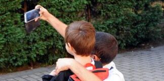 Scuola, Valditara: “Da prossimo anno stop totale ai cellulari, torna il diario per i compiti”