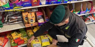 Sequestro di tabacco da masticare nel Nordest: Guardia di Finanza di Venezia denuncia due persone sequestro tabacco venezia