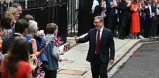 Starmer vara il governo: chi sono i ministri scelti dal premier