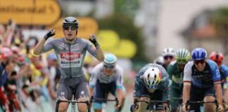 Tour de France, Philipsen vince tappa 13: Pogacar sempre in giallo