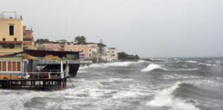 Trombe d’aria e nubifragi a Ischia, danni e disagi
