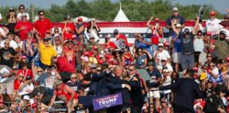 Trump, il testimone: “Ho segnalato il cecchino, polizia non si è mossa”