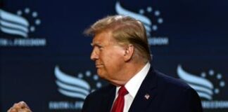 Trump ‘tifa’ per Biden: “Meglio se presidente non si ritira”