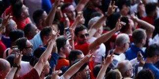 Turchia, tifosi con Demiral: gesto lupi grigi prima del match con Olanda