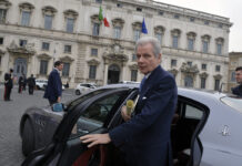 Inchiesta su fondi immobiliari di Enasarco e Siae, l’imprenditore Valter Mainetti: sempre pronto a chiarire facilmente la vicenda Valter Mainetti davanti al Quirinale nel giorno del conferimento dell’onorificenza di Cavaliere del Lavoro