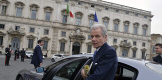 Fondi immobiliari, Valter Mainetti ribadisce: attività improntata alla legalità Valter Mainetti davanti al Quirinale nel giorno del conferimento dell’onorificenza di Cavaliere del Lavoro