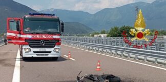 Vigili del fuoco di Schio intervengono in A31 tra gli svincoli di Piovene Rocchette e Thiene: tamponamento tra due moto, una prende fuoco, due feriti Vigili del fuoco di Schio intervengono in A31