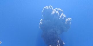 Vulcano Stromboli, oggi nuova esplosione: sull’isola una nube e cenere