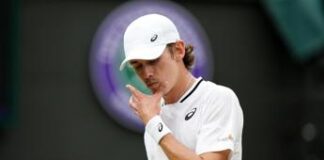 Wimbledon, De Minaur si ritira per infortunio: Djokovic in semifinale senza giocare