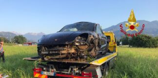 Fuoristrada, automobile finisce in campo agricolo a Schio: ferito il conducente automobile in campo agricolo schio