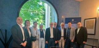 Paolo Dainese confermato alla guida di Fnaarc-Confcommercio Vicenza. La sfida? Il ricambio generazionale Il nuovo Consiglio direttivo Fnaarc-Confcommercio Vicenza. Al centro il confermato presidente Dainese