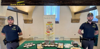 Droga in auto: arrestato a Vicenza algerino irregolare in Italia. GdF sequestra 7 chilogrammi di hashish guardia di finanza vicenza droga