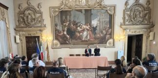 Polizia locale, assegnate le onorificenze agli agenti che si sono distinti durante l’emergenza sanitaria da Covid 19 polizia locale, consegnate 56 onorificenze per l'impegno durante il covid