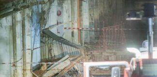 Napoli, crolla ballatoio alla Vela Celeste di Scampia: morti e feriti crollo scampia