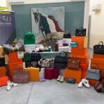Gdf Treviso: sequestrati oltre 1.100 falsi in vendita in una boutique di Asolo. Denunciato il titolare Accessori falsi sequestrati ad Asolo da Guardia di Finanza di Treviso