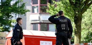 Attacco Solingen, “sono io quello che cercate”: attentatore si consegna e confessa