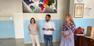 Nuovi serramenti, illuminazione a LED, insonorizzazioni e tinteggiature scuola Salerno Mainardi, ass. Selmo: investimento di 500 mila euro nell’ambito PNRR Assessore Selmo tra le dirigenti Bartolone e Ricciardi alla scuola secondaria di primo grado “Elisa Salerno”, situata in via Mainardi