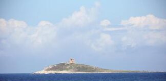 Bottiglie di vetro nel mare di Isola delle Femmine, Regione Sicilia: “Vergognoso” – Video