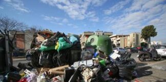 Caldo e rifiuti a Roma, Ordine Medici: “E’ emergenza: rischio larve, topi e blatte”