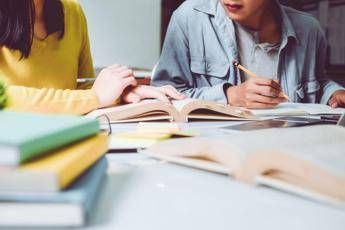 Congedo mestruale nelle scuole in Toscana, ok a mozione Pd in Consiglio regionale