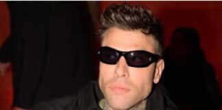 Fedez mostra i suoi referti medici e attacca la stampa