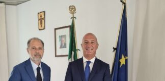 Giuseppe Annichiarico è il nuovo Vicario della Questura di Vicenza, a lui il benvenuto del questore Dario Sallustio Vicario Questura di Vicenza dr. Giuseppe Annichiarico, a dx, con questore di dr. Dario Sallustio