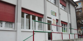 Danneggia ingresso centro giovanile di via Toaldo per bivaccare all’interno: denunciato italiano da Polizia di Stato di Vicenza Centro giovanile di via Toaldo