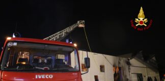 Aggiornamenti incendio a Monticello Conte Otto, Luca Zaia: Arpav non rileva inquinanti in quantità pericolose per la popolazione Incendio azienda Veco a Monticello Conte Otto, Vigli del fuoco in azione